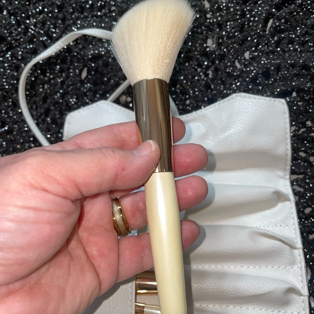 Le Beaute Soi SnowWhite Makeup Brush Set with Gold Accents - 10 Piece